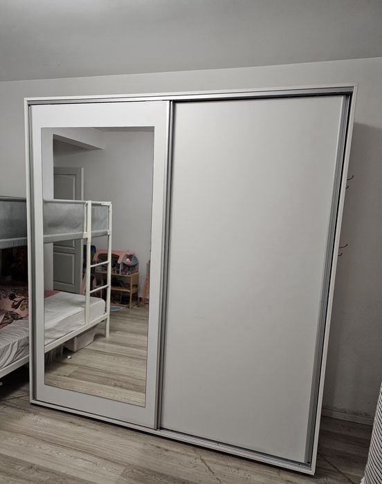 Dulap haine usi glisante  Sibiu