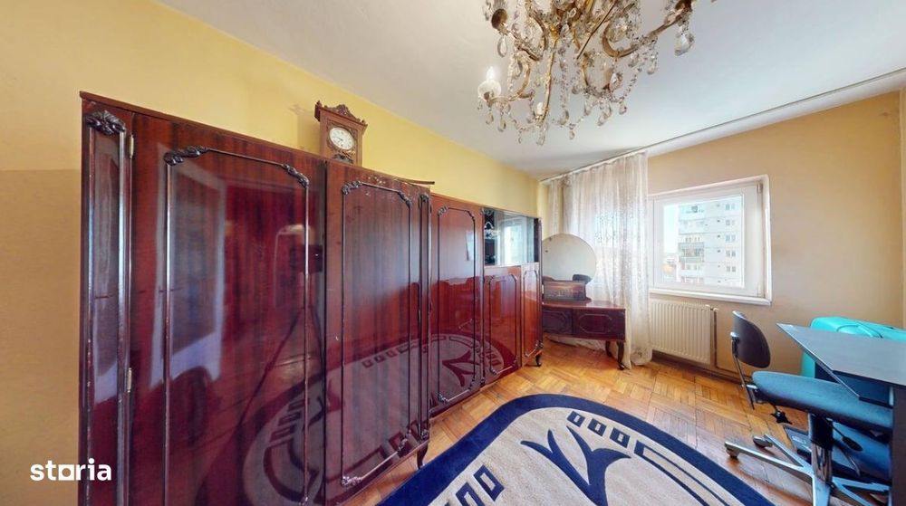 Apartament 3 camere DECOMANDAT cu balcon - zona Profi, V. Aaron