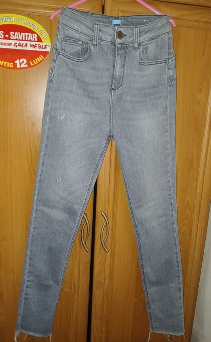 Blugi cu talie înaltă