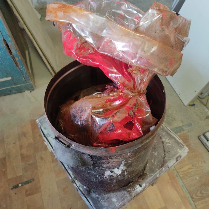 Продам  краску красный и градусник