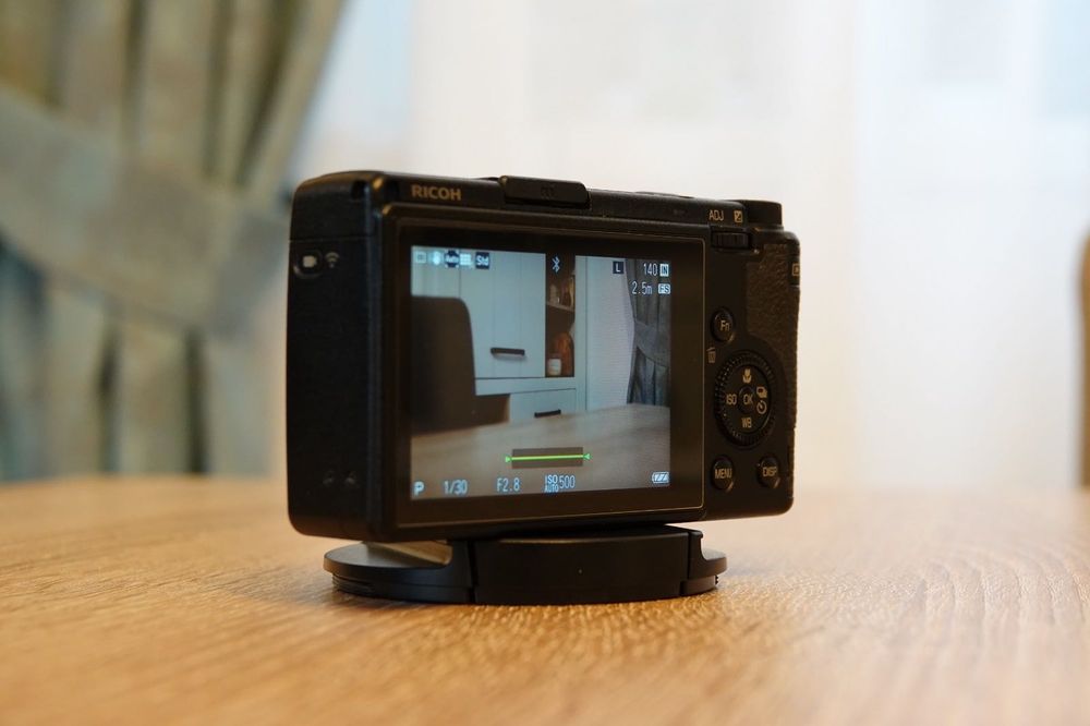 Ricoh GR III 3 ,camera foto compacta, APS-C, street photography, travel photography, camera premium, 24MP, 28mm, f2.8, WiFi, Bluetooth, RAW DNG aparat
