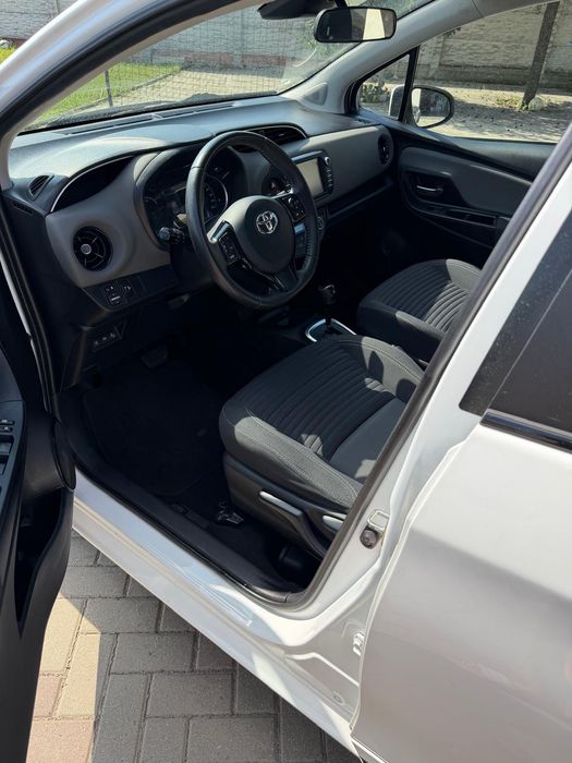 Toyota Yaris facelif 1.5 benzina / Hybrid /2018/Front, Line assist/Camera/Navi/Clima