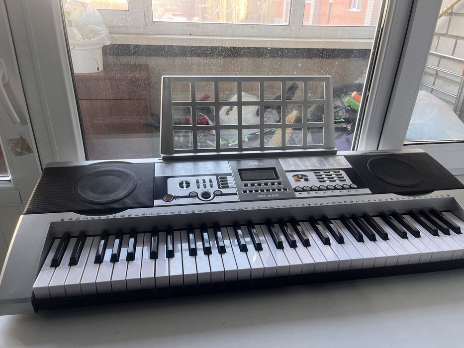 Продам синтезатор