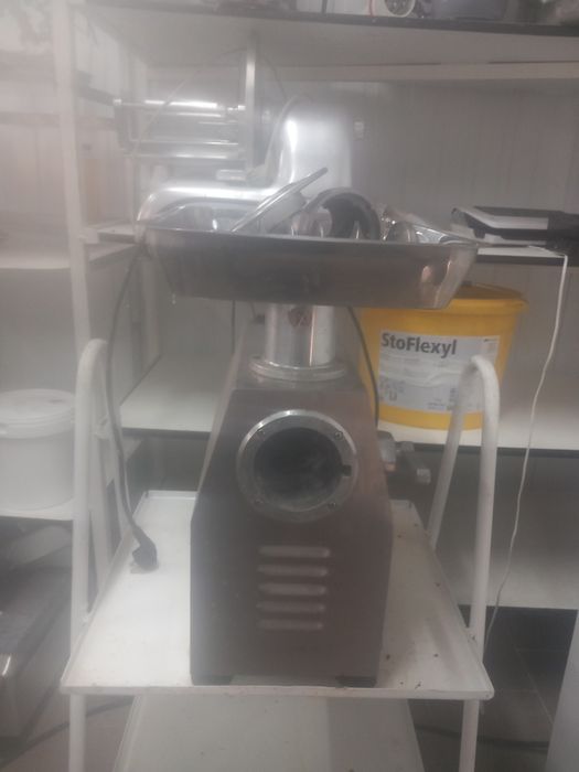 Mașini de tocat carne profesionale trifazate și monofazte