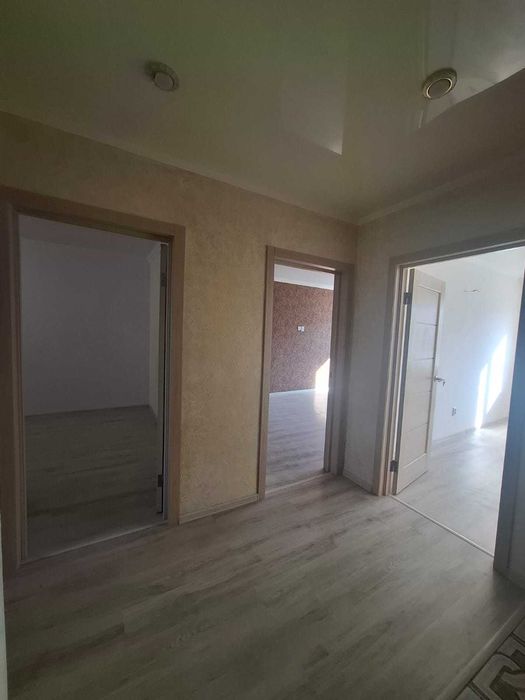 продам трехкомнатную квартиру