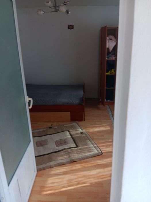 Vand casa zona linistita