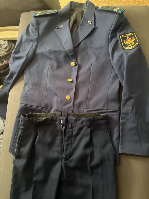 Продам форму военную китель и брюки