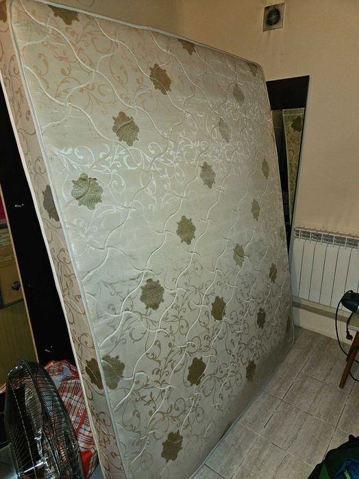 Продам два матраса б/у