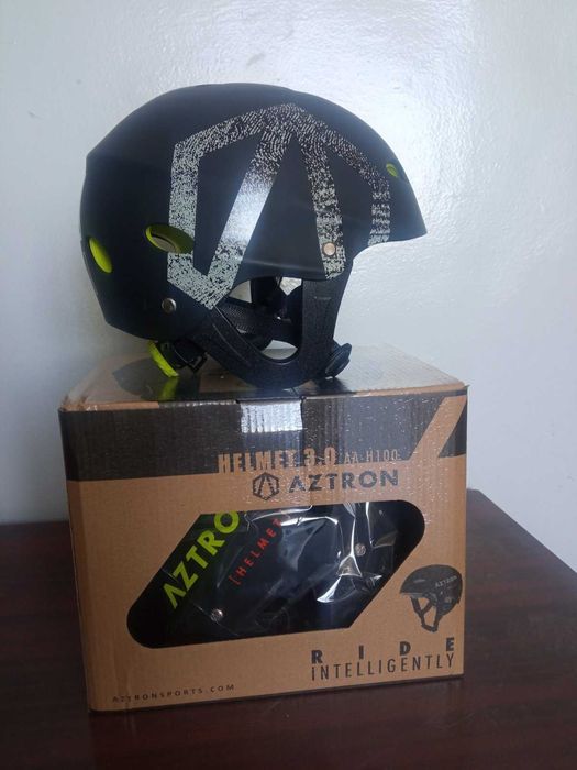 Каска за водни спортове Азтрон