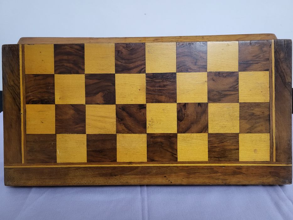 #9 Стар дървен шах и табла от времето на соца
