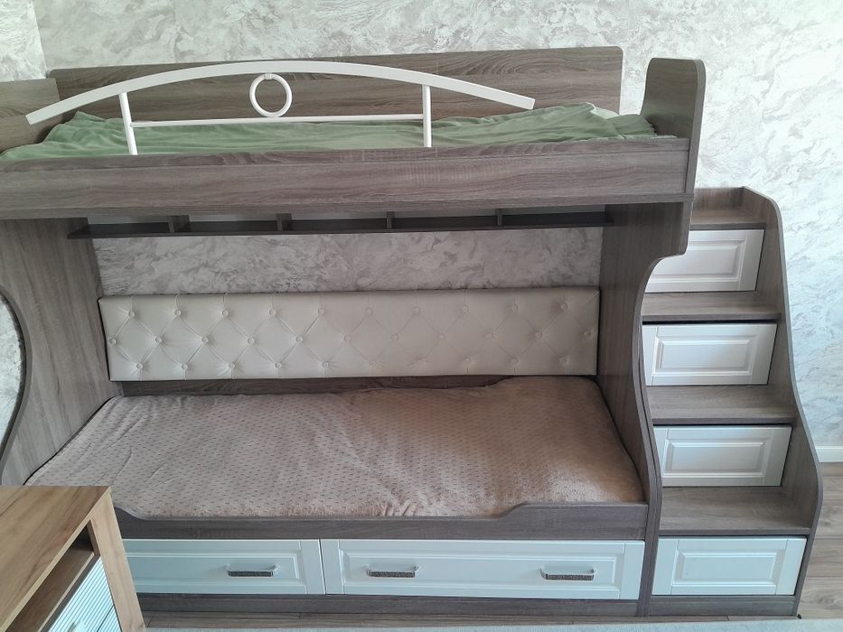 Продам двухярусную кровать