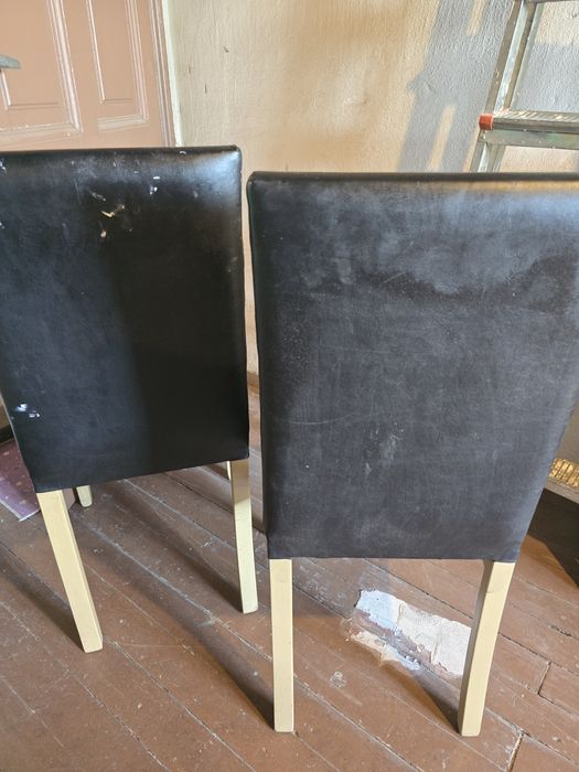 Два броя трапезни стола