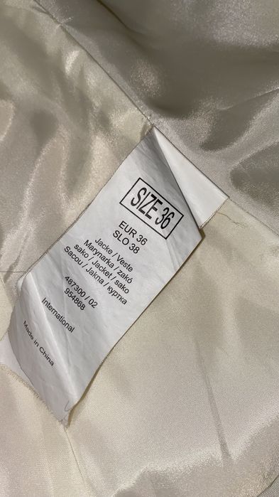 Vând sacou alb ORSAY