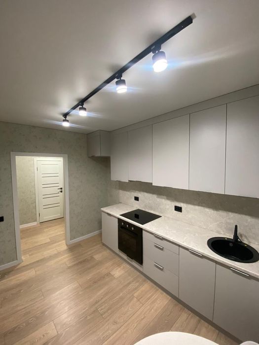 Продам 2 Ком квартиру в центре города