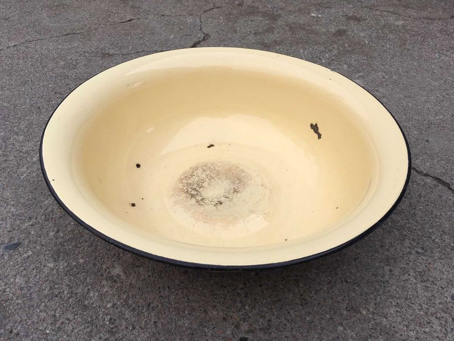 Продам эмалированную чашку, таз. Диаметр 50 см, высота 15 см. Горгаз