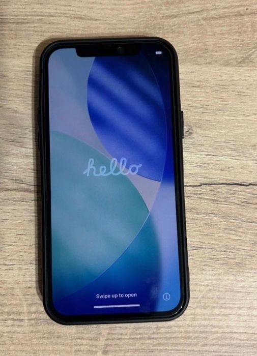 Продавам телефон Iphone 12   256GB