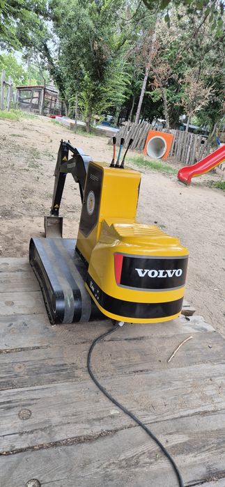 Детски багер с монетен механизъм