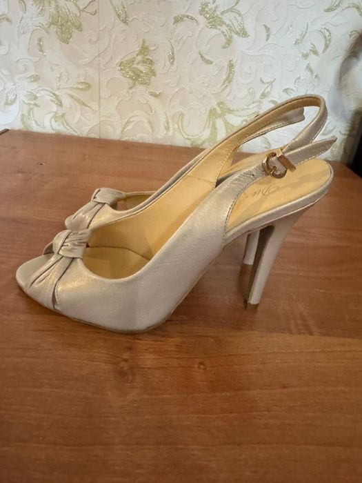 Босоножки женские