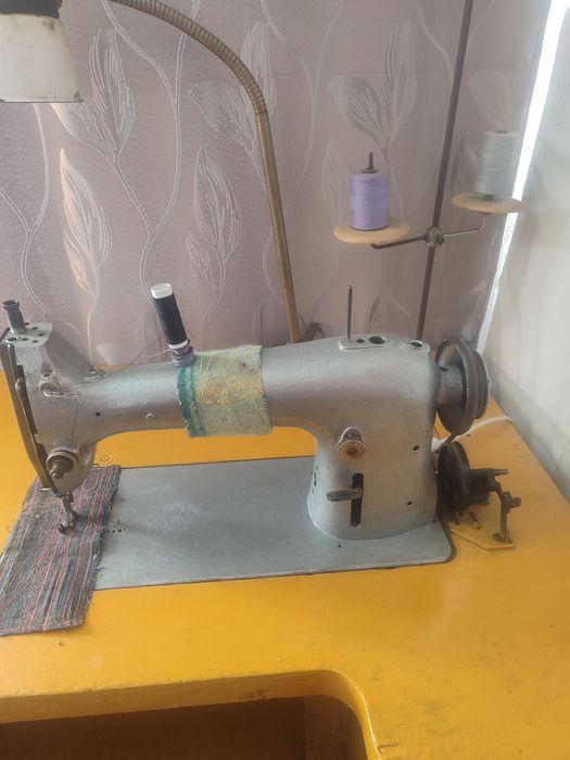 Продам швейную машинку