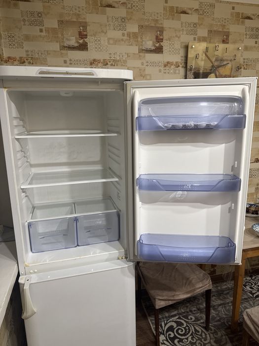 Отличный холодильник