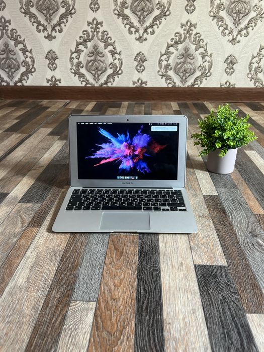 Продам Macbook Air 11