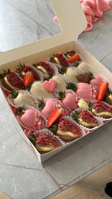 Клубника в шоколаде. Подарки на 8 марта