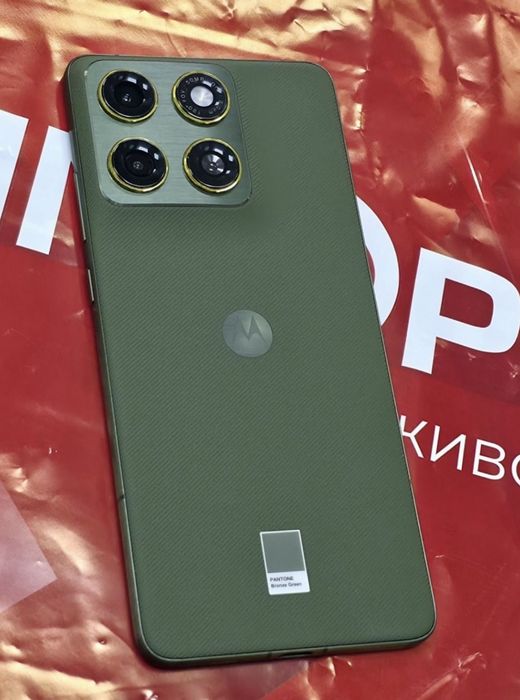 КАТО НОВ 512GB Motorola Edge 70 Технополис Гаранция 2027 Bronze Green