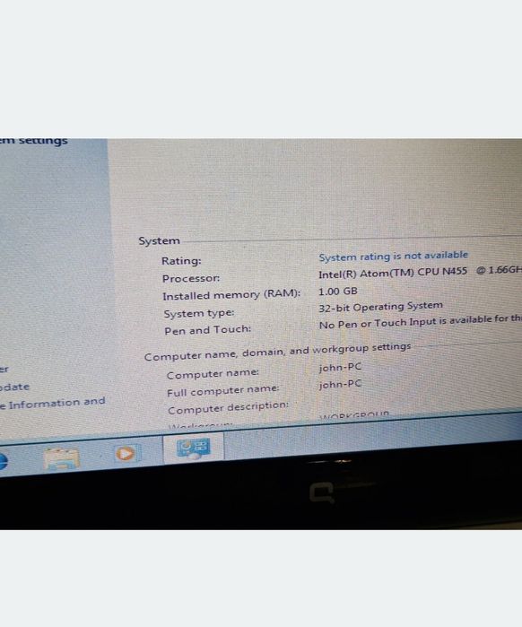Laptop fara accesorii, doar încărcător