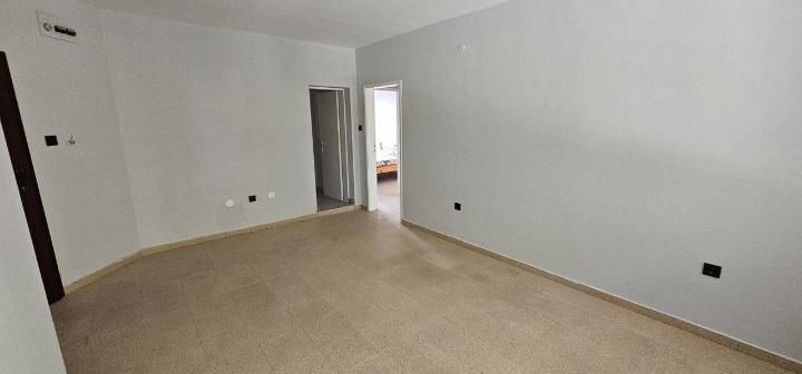 Дава се под наем Тристаен апартамент в Пловдив, Кършияка - 90 кв.м за 409 € - Снимка #3