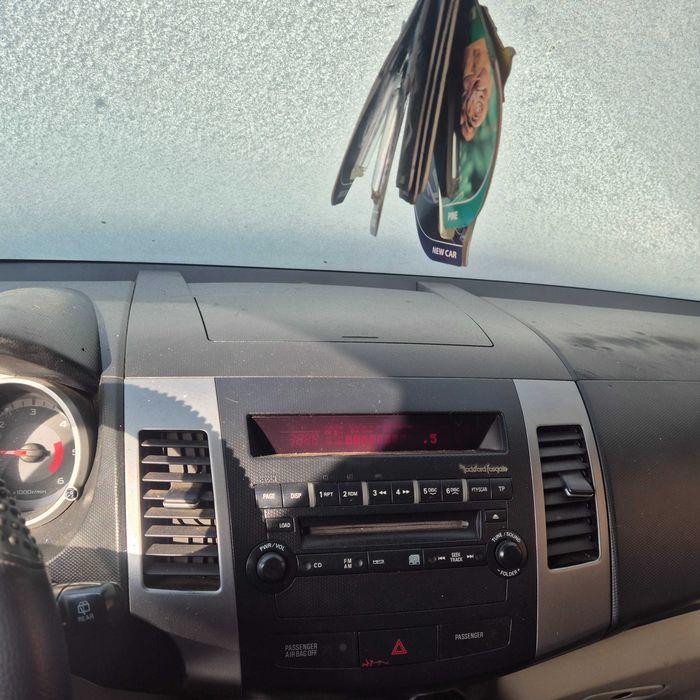 Vând Mitsubishi Outlender