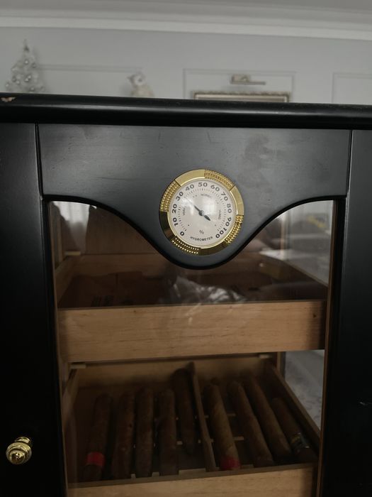 Шкаф для сигар, деревянный