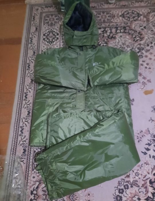Продаю бушлат с брюком новай Вода не пронецаемый