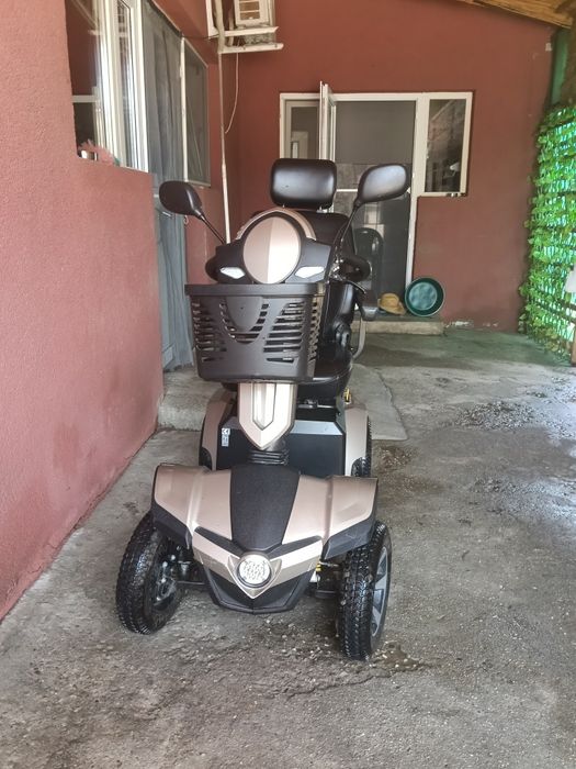 Scuter pentru oameni cu handicap și bătrâni