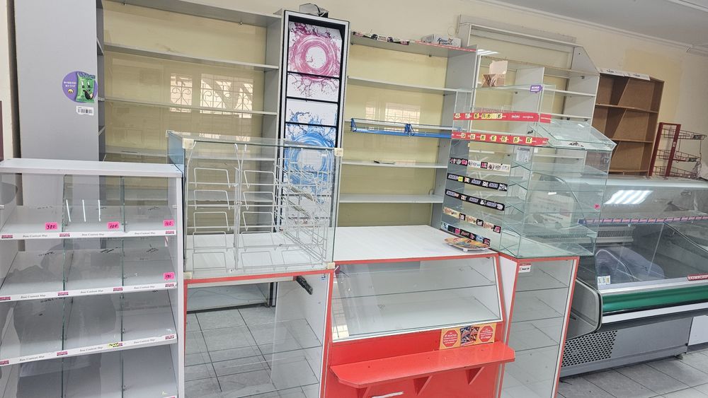 Витрина и  Шкафы для магазина