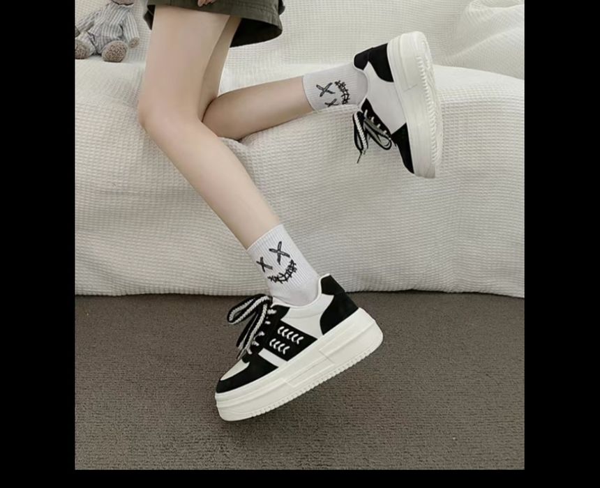 Женские кроссовки.