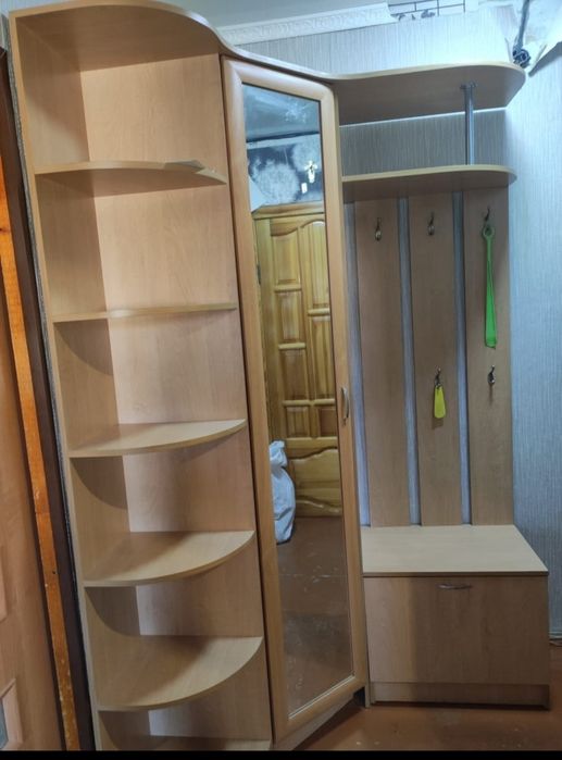 Продам прихожую угловую