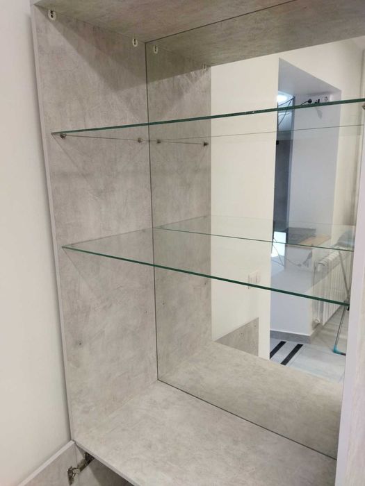 Витрина с зеркалом, шкаф