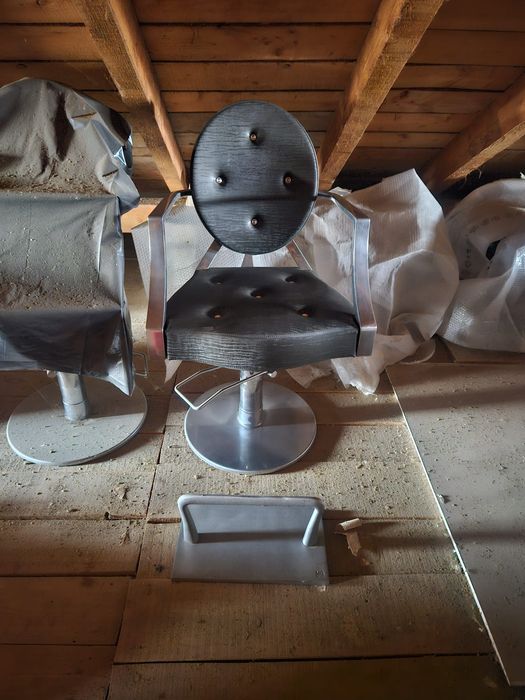 Vând 3 scaune frizerie marca Maletti