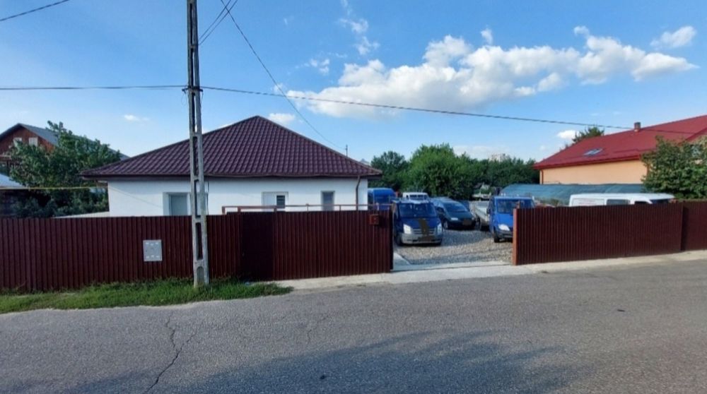 De Închiriat sau de Vânzare CASĂ cu TEREN în Pașcani