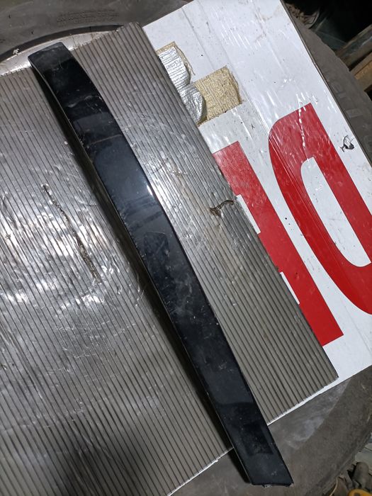 Ornament stânga bandou plastic decorativ sub far Audi a8 D2