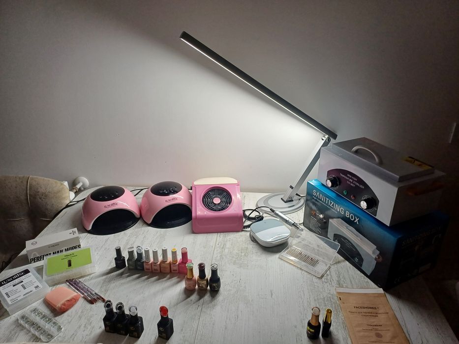 Set complet manichiură profesional – lămpi Luxorise, freză, aspirator
