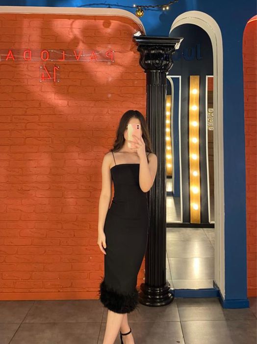 Черное платье для мероприятий