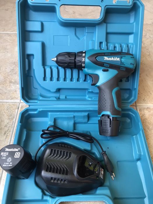Акумулаторен винтоверт Makita 12V 1.3Ah Стандартна окомплектовка: 2 x