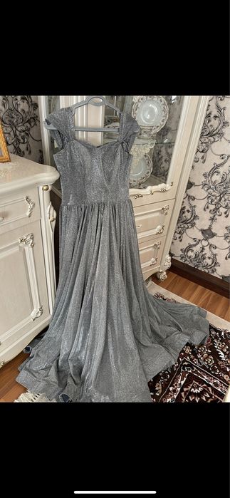 Oqshom libosi sifatli va juda chiroyli