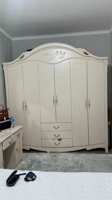 Продается спальный гарнитур!