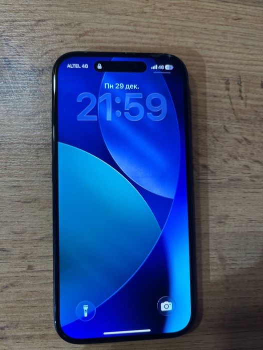 Продам Iphone 16