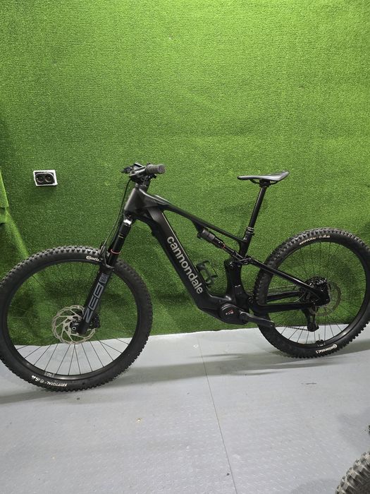 Карбонов Cannondale Moterra 2 (2026) е висок клас електрически ендуро велосипед (e-MTB)