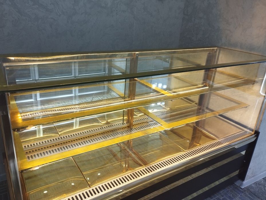 2 metrlik vitrina haladilnik . Narhi kelshladi