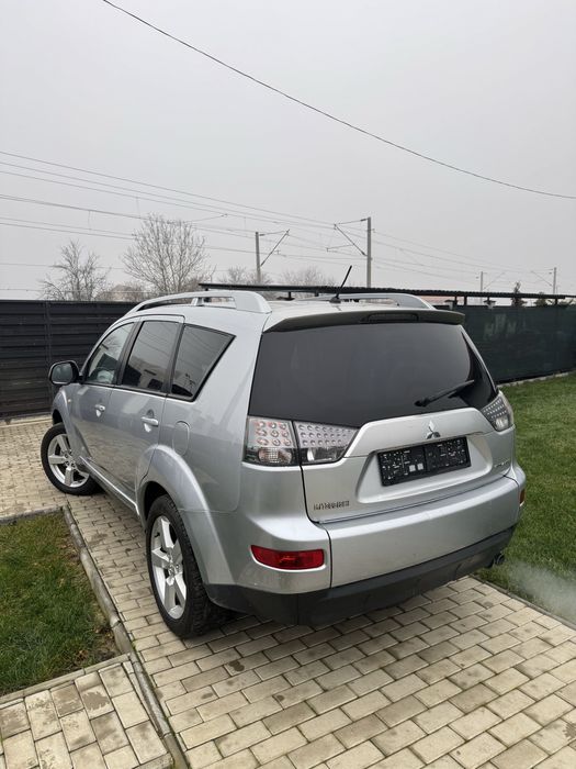 Mitsubishi Outlander 2.0 DID 4x4 Diferential blocabil 7 locuri