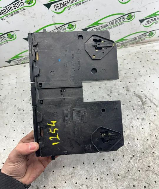 Spatiu depozitare fata 3C0 858 407 Volkswagen VW Passat 2007